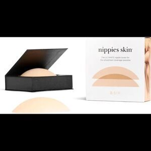 ✨Six Skin Reusable Adhesive Nipple Covers✨
